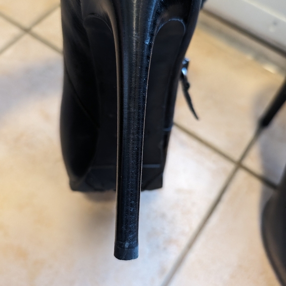 Fun, sexy, Guess bootie stiletto - Picture 5 of 7